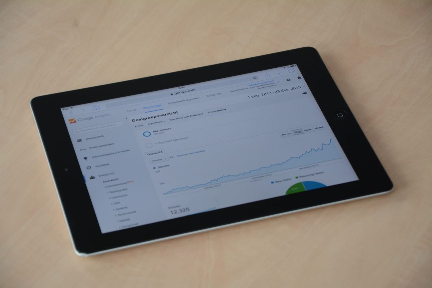 InsightMetrics 专业分析工具桌面端交互界面展示